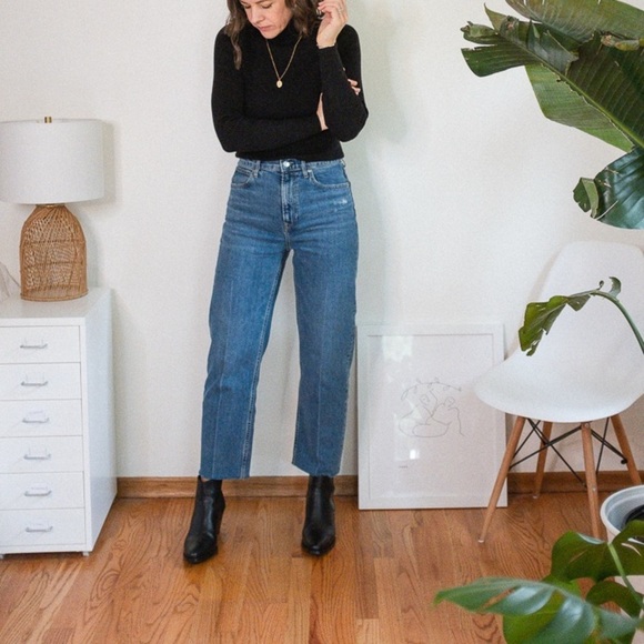 Everlane Denim - Everlane The Way High Jean Distressed Raw Hem Medium Blue Denim size 32